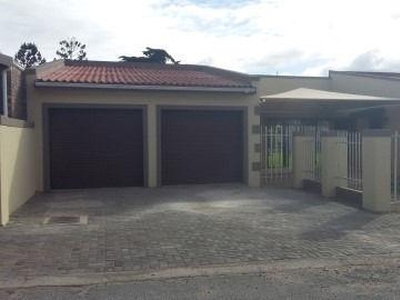 House for Sale! Wavecrest, Jeffreys Bay - 150m from beach