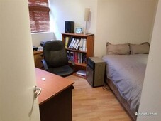 Modern, fully furnished 2 bed 2 bathroom unit to rent