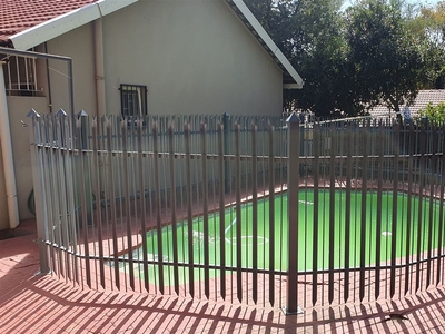 7 Bedroom House For Sale in Garsfontein
