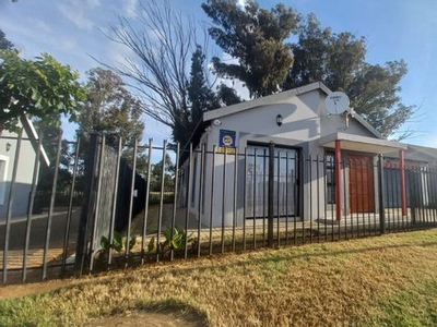 3 Bedroom House For Sale in Bloemspruit