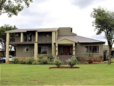 5 Bedroom farmhouse in Sterkfontein Country Estates For Sale