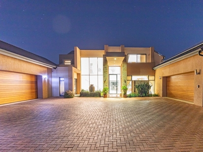5 Bedroom House For Sale in Serengeti Lifestyle Estate