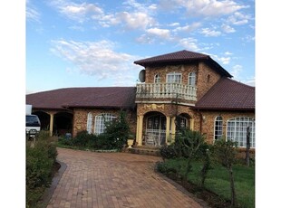 STUNNING HOUSE ON MASSIVE AGRICULTURAL LAND IN RANDFORNTEIN SOUTH