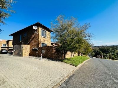3 Bedroom Townhouse For Sale in Alberton North