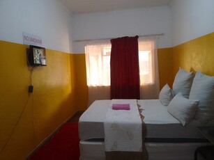CONTRACTORS ACCOMMODATION IN MODIMOLLE TOWN SHARING ROOMS
