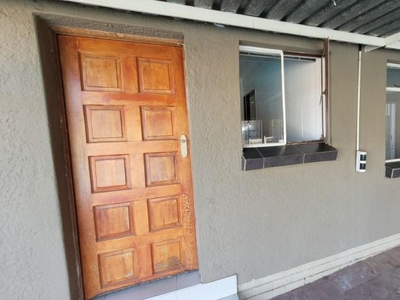 1 Bedroom cottage to rent in South Crest, Alberton