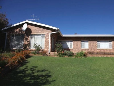 3 bedroom, Philipstown Northern Cape N/A