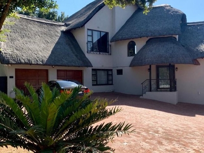 4 Bedroom house for sale in Lonehill, Sandton