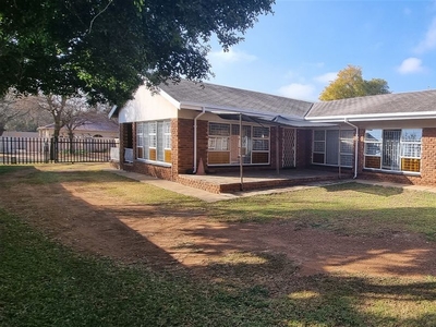7 Bedroom House For Sale in Hatfield