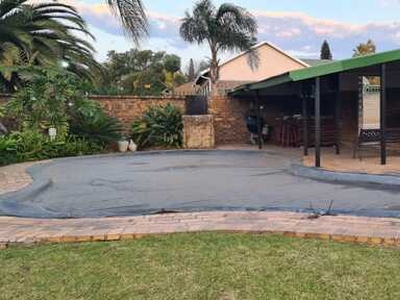 House For Sale In Del Judor Ext 2, Witbank