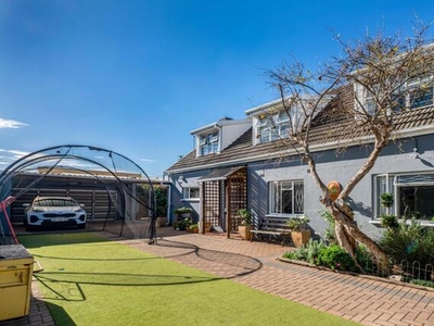 House For Sale In Frogmore Estate, Cape Town
