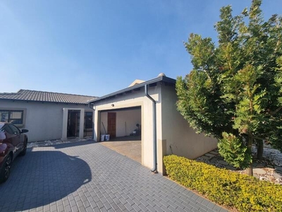House For Sale In Magaliesberg Country Estate, Akasia