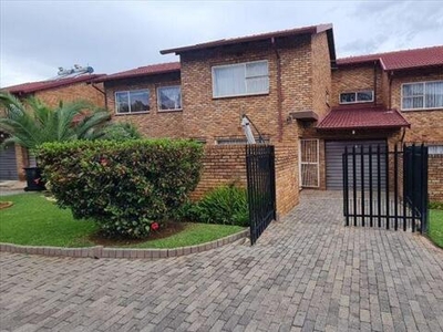 Townhouse For Sale In Birchleigh, Kempton Park