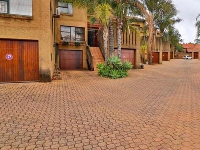 Townhouse For Sale In Garsfontein, Pretoria