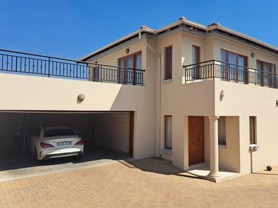 Townhouse For Sale In Radiokop, Roodepoort