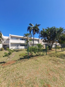 2 Bedroom Apartment To Let in La Lucia