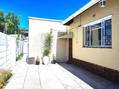 Apartment For Rent In Heathfield, Cape Town