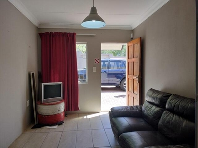 Apartment For Rent In Heuwelsig, Bloemfontein