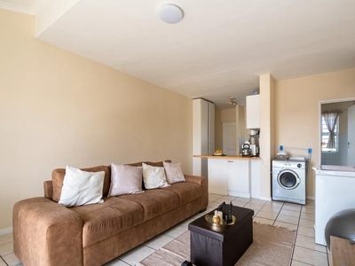 Exquisite, 2-bedroom 1st FLOOR apartment in Villa Bianco, Oakglen, Bellville FOR SALE for R890 000