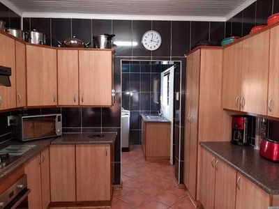 House For Rent In Hillcrest, Kimberley