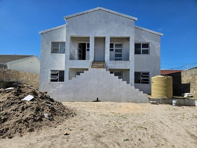 House For Sale In Cravenby, Parow