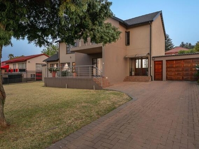 House For Sale In Glenanda, Johannesburg