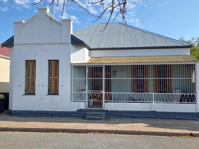 House For Sale In Middedorp, Beaufort West