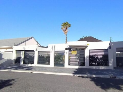 House For Sale In Thornton, Cape Town