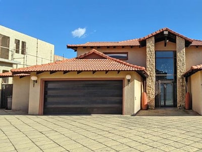 Immaculate 4 Bedroom Home in Exclusive Estate