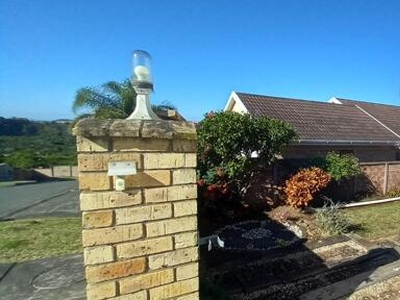 Townhouse For Rent In Beacon Bay North, East London