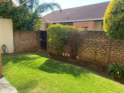 Townhouse For Rent In Corlett Gardens, Johannesburg