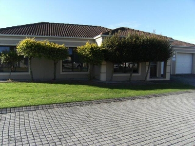Townhouse For Rent In Morningside, Port Elizabeth