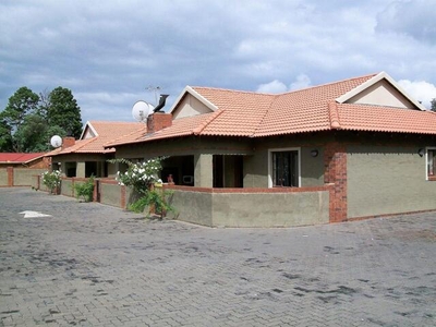 Townhouse For Rent In Strubenvale, Springs