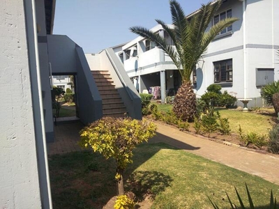 Townhouse For Sale In Booysens, Johannesburg