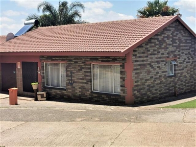 Townhouse For Sale In Jackaroo Park, Witbank