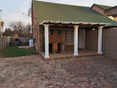 Townhouse For Sale In Wonderboom South, Pretoria