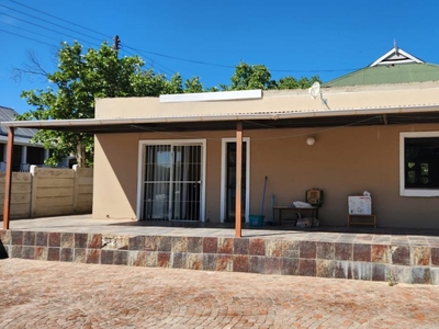 Apartment For Sale in Oudtshoorn North