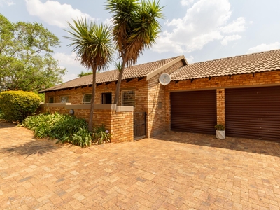 Duplex Townhouse – sectional For Sale in Wilgeheuwel