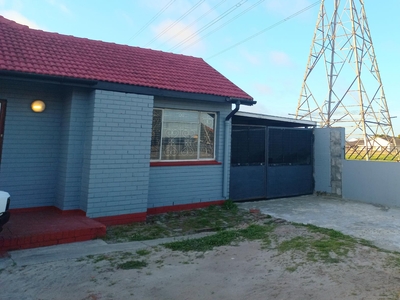 House For Sale in Grassy Park