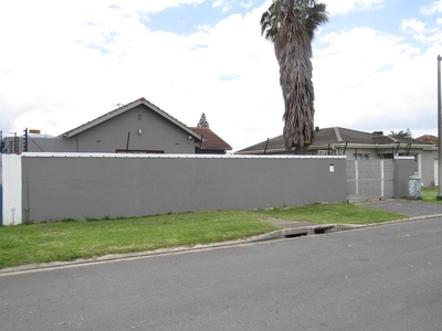 House For Sale in Grassy Park