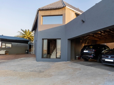 House For Sale in Naturena