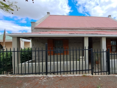 House For Sale in Oudtshoorn North