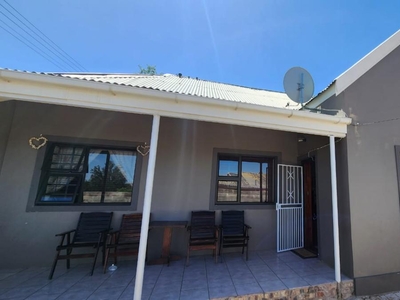 House For Sale in Oudtshoorn South