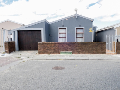 House For Sale in Strandfontein Village