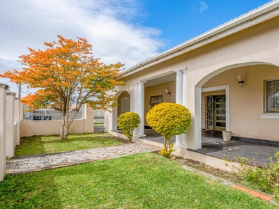 House For Sale in Wynberg