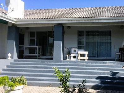 House For Sale in Yzerfontein