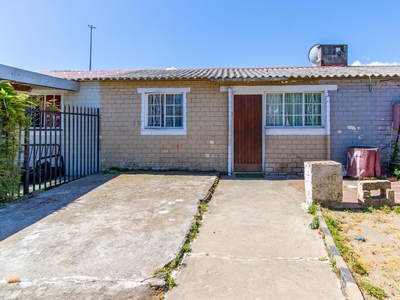 Semi-detached For Sale in Paarl East