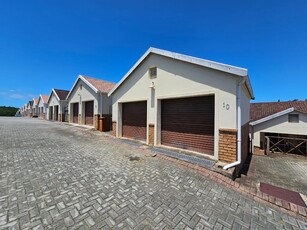 2 Bedroom Townhouse For Sale in Beacon Bay