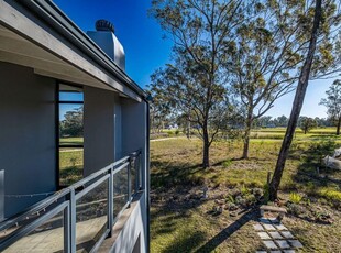 Golf course and sunset views in this 3 bed all en suite home in Wedgewood