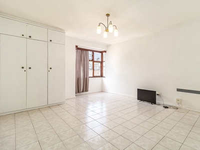 1 Bedroom Apartment To Let in Green Point